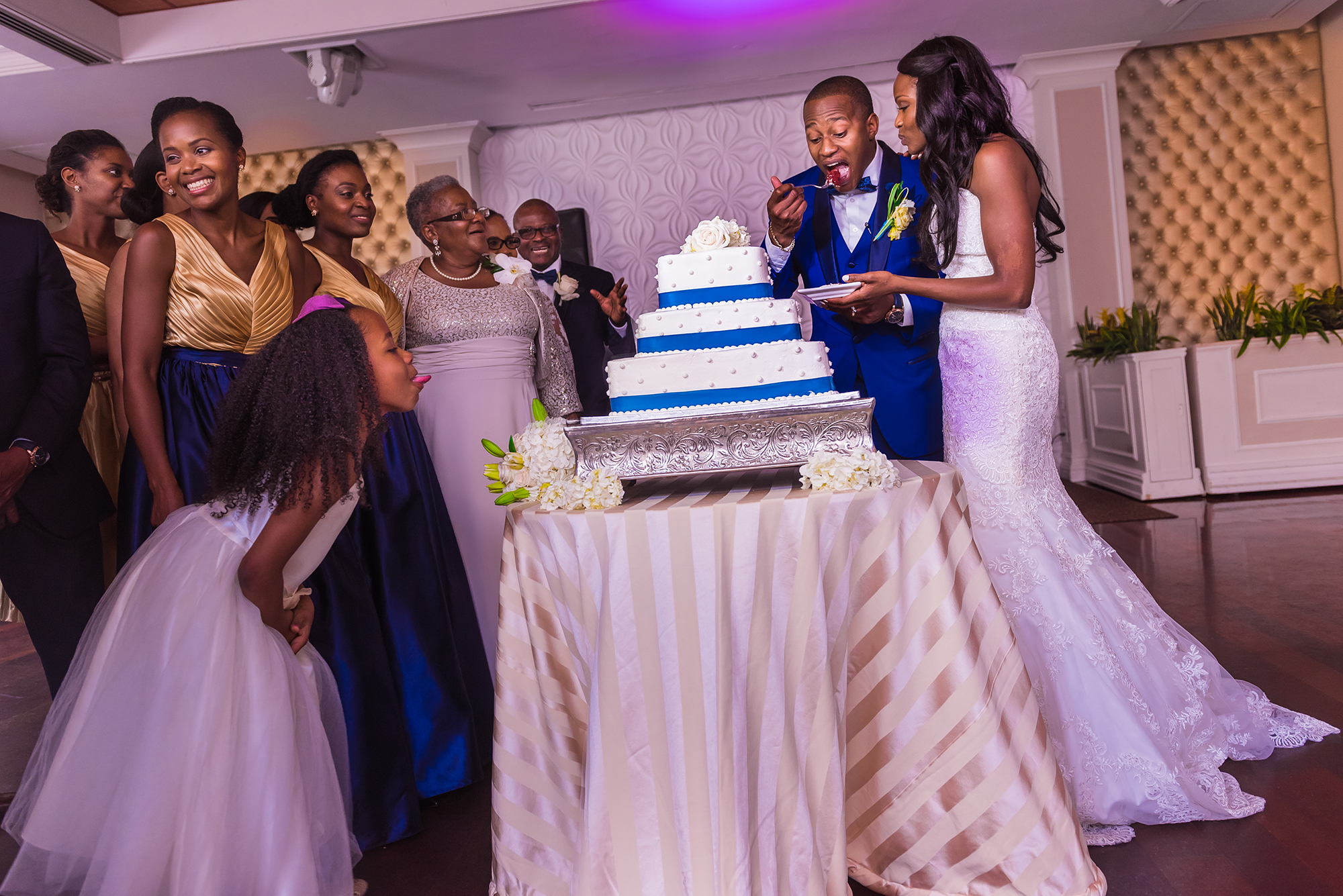 cake-cutting-bride-groom-somerly-at-foxhollow-wedding-photographers
