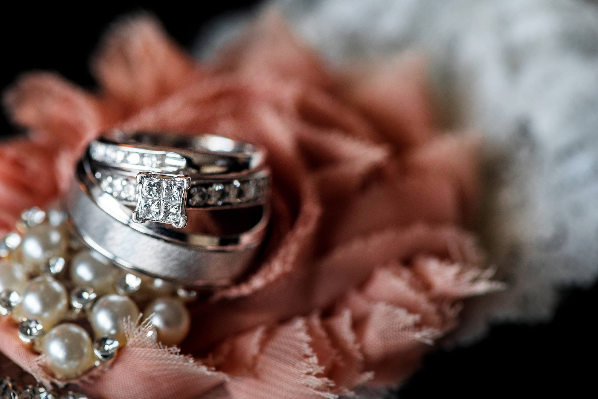 garter-wedding-rings-photographs
