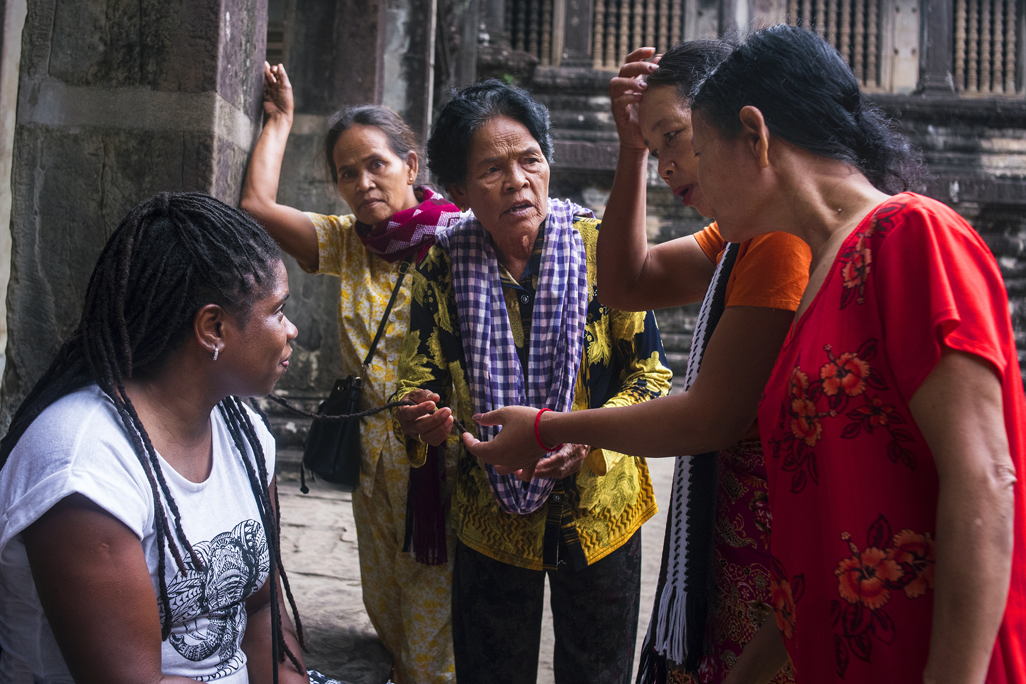 gina-in-cambodia-with-asian-aunties-examining-her-hair