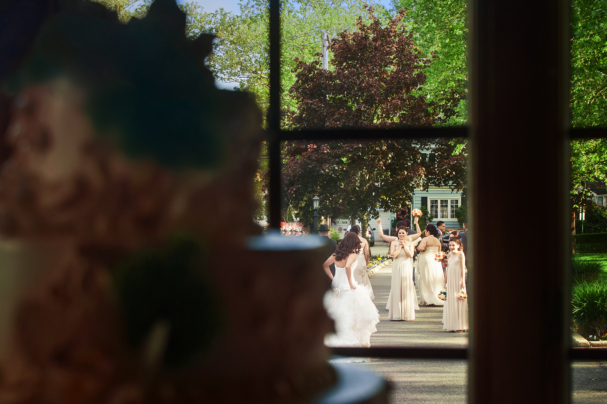 weddings-in-spring-cake-bride